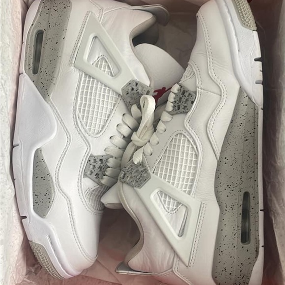 SOLD. JORDAN 4 RETRO - Picture 2 of 5